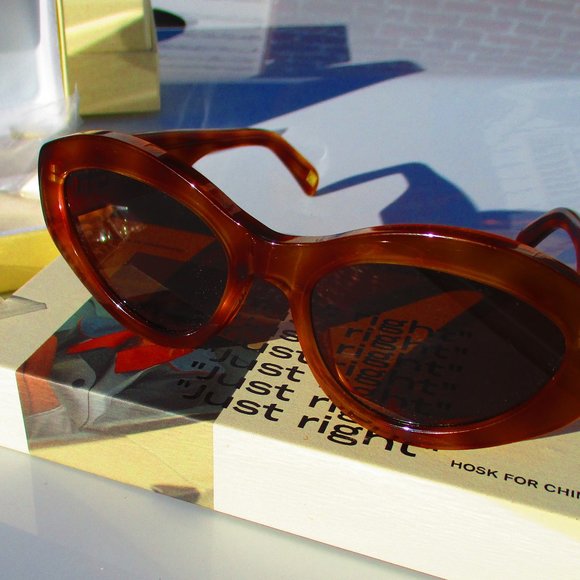 CHIMI "JUST RIGHT" TORTOISE SHELL CATEYE SUNGLASSES - Picture 4 of 7